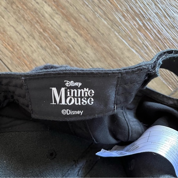 Disney Minnie Mouse Child’s Sequin Hat with Pom Pom’s on Top - Picture 5 of 5